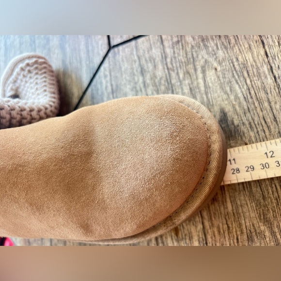 UGG Boot EUC Size 10-11 worn once LIKE NEW no tags - Picture 3 of 16
